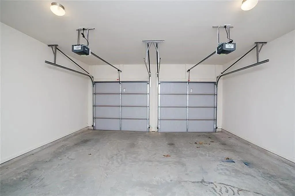 Building Photo - 5570 Lightheart Ct
