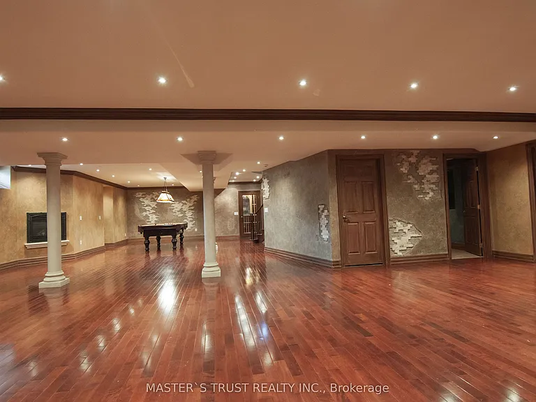 678 Saint Nicholas Ct — Photo 44