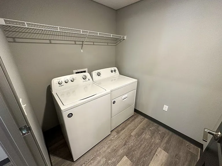 3405 Aurora — Photo 4