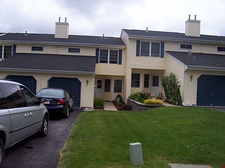 2nd image of 17 Pond Hill Ln