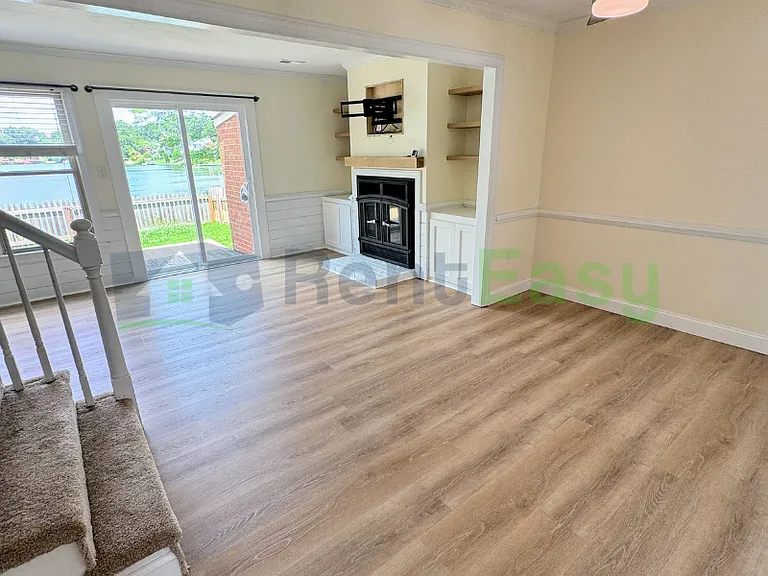 1838 Volvo Pkwy — Photo 11