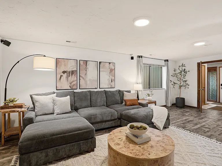 W Cora Ct — Photo 37