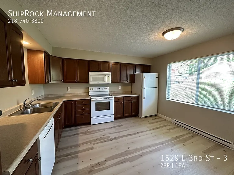 1529 E 3rd St #3 — Photo 8