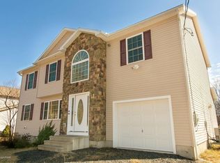 6125 Cumberland Rd, Tobyhanna, PA 18466