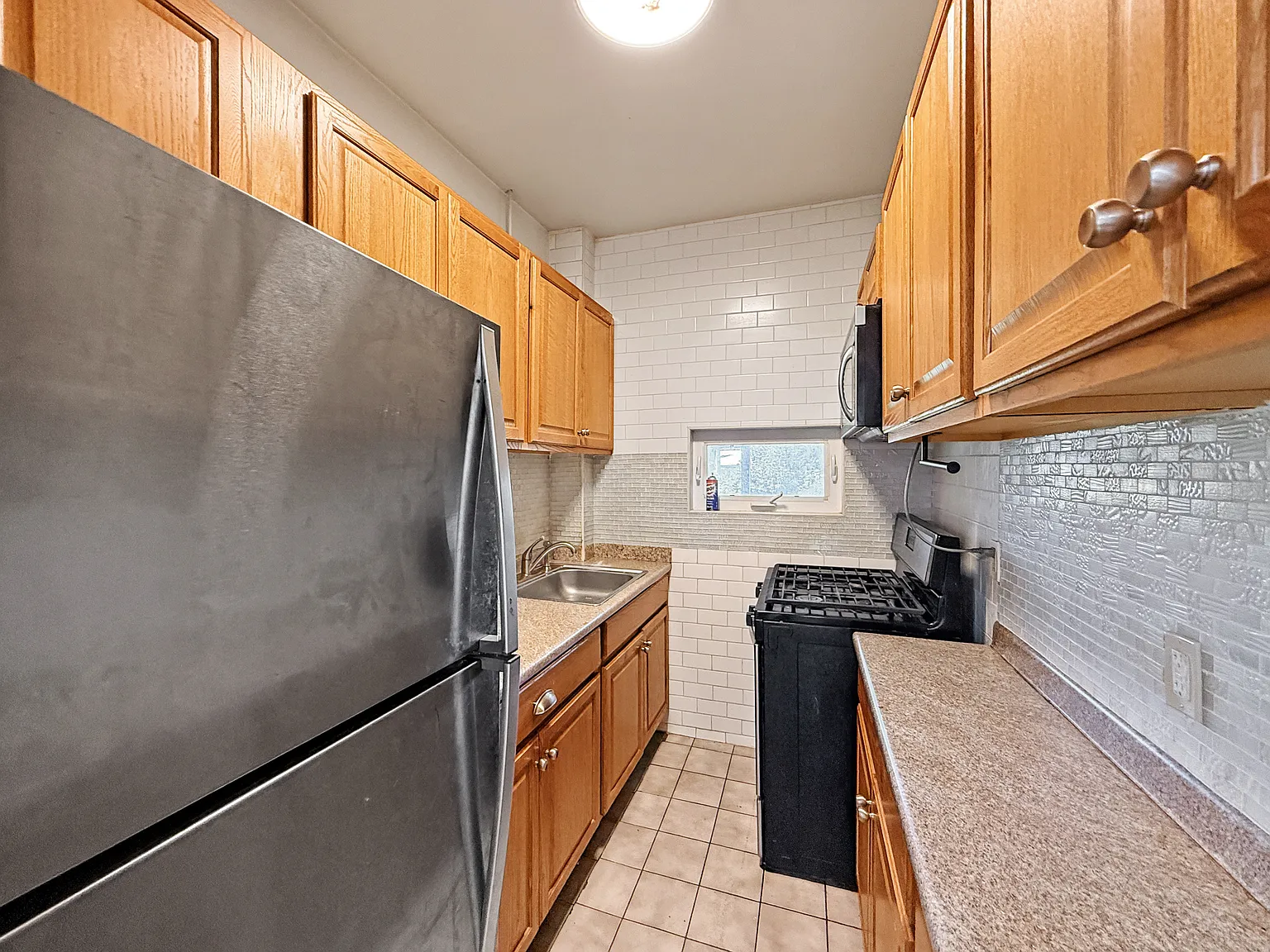 3 bed, 999 sqft, $2,000 — Photo 2