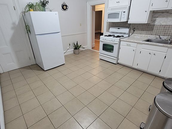 4th image of 120 Walnut St #2