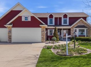 861 Summer Creek ROAD, Oconomowoc, WI 53066