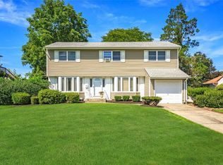 5 Tyram Ln, Commack, NY 11725