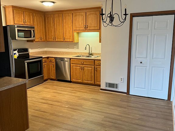 Eat-In Kitchen