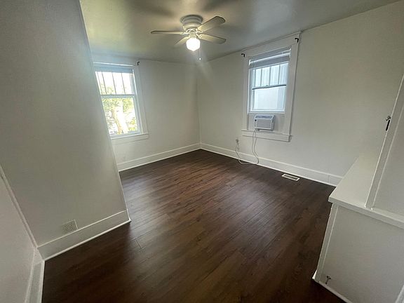 5th image of 2810 Oakland Ave APT 2