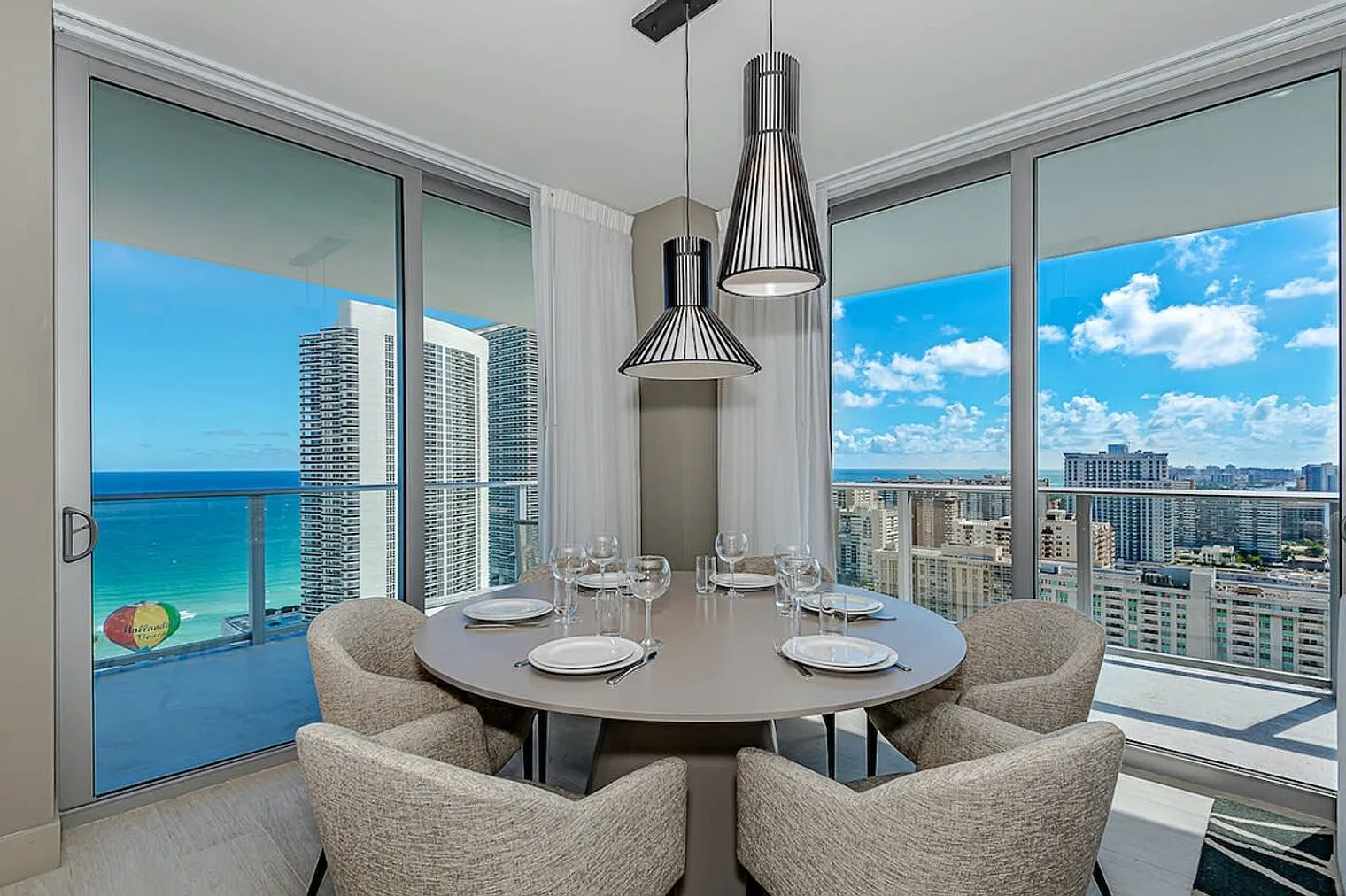 2 bed, 2.0 bath, 1097 sqft, $5,921 — Photo 3