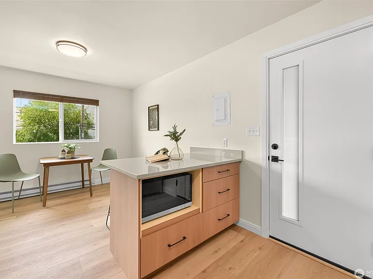 810 Irving St — Photo 16
