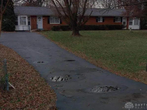 1553 Newlove Rd, South Charleston, OH 45368