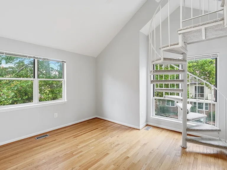 1113 N Vernon St — Photo 17