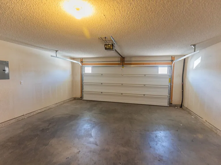 1378 Challenger Ave — Photo 31