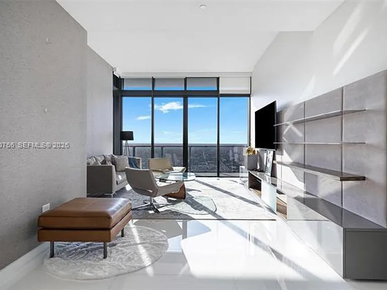 88 SW 7th St #4203 — Photo 12