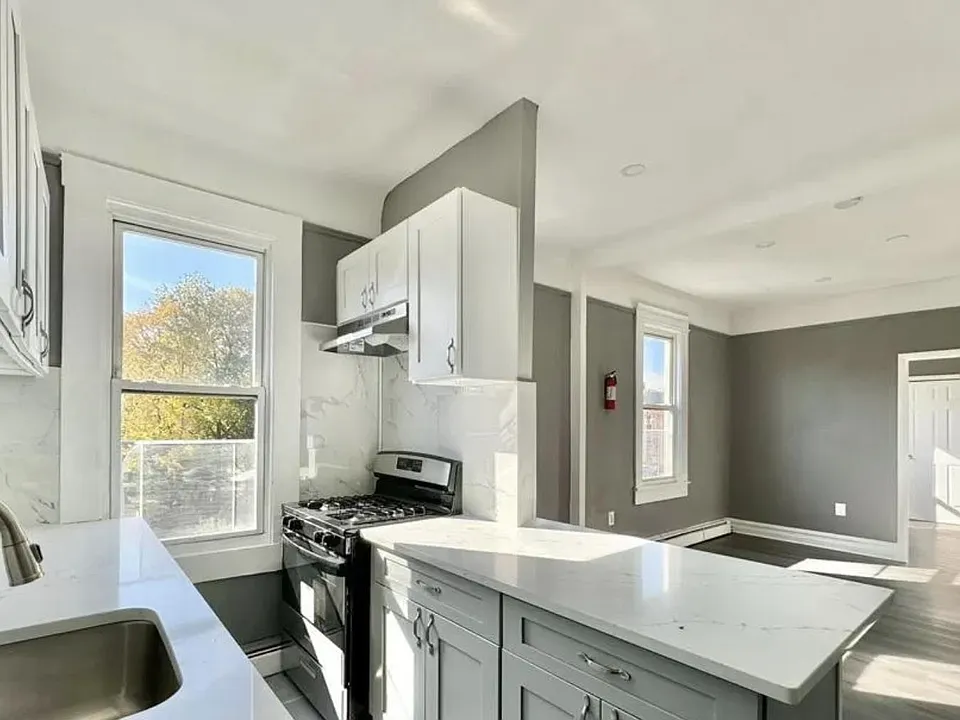 445 Broadway #6L