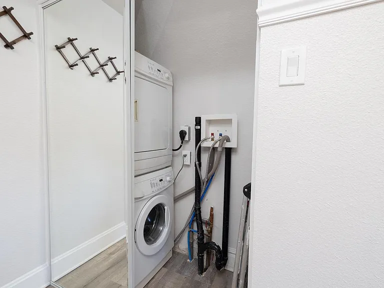 1554 Vine St #4 — Photo 12