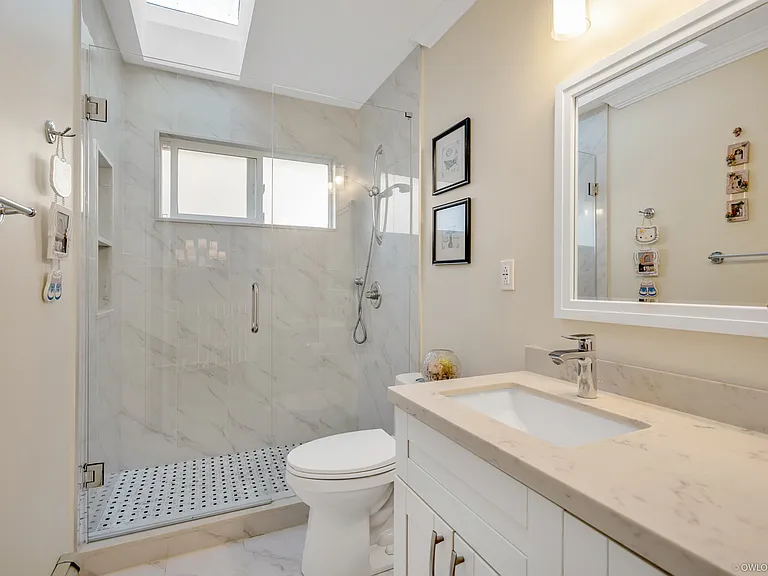 3282 King Edward Ave W — Photo 8