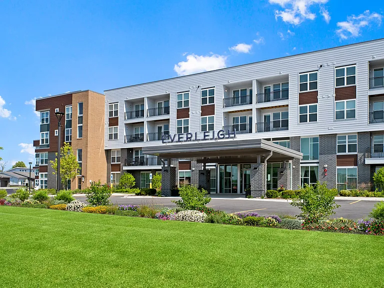 Everleigh Vernon Hills 55+ Active Adult Apartments — Photo 9