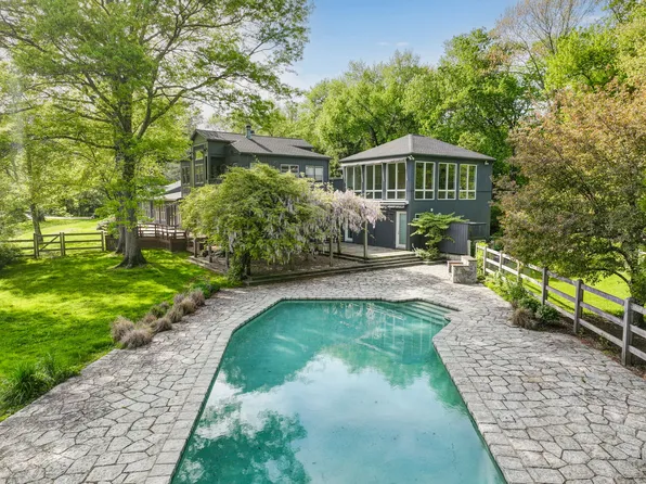 6A Old Orchard Dr, Weston, CT 06883