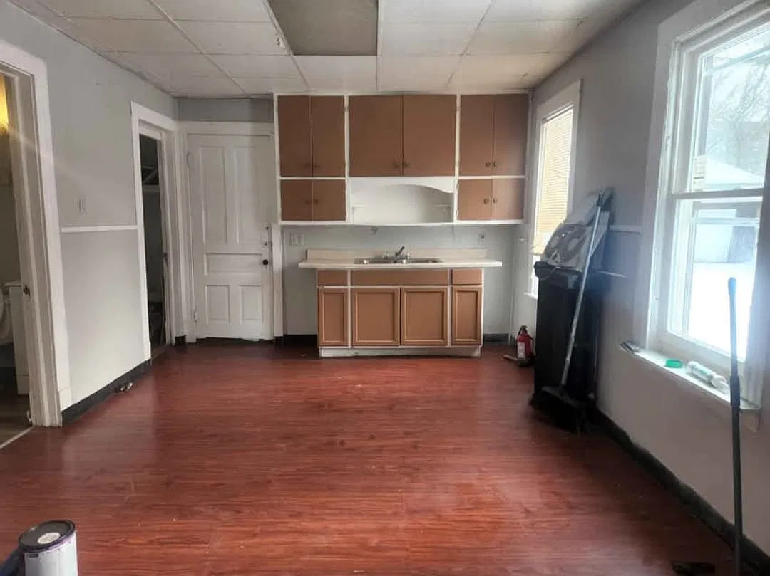 3 bed, $1,050 — Photo 4