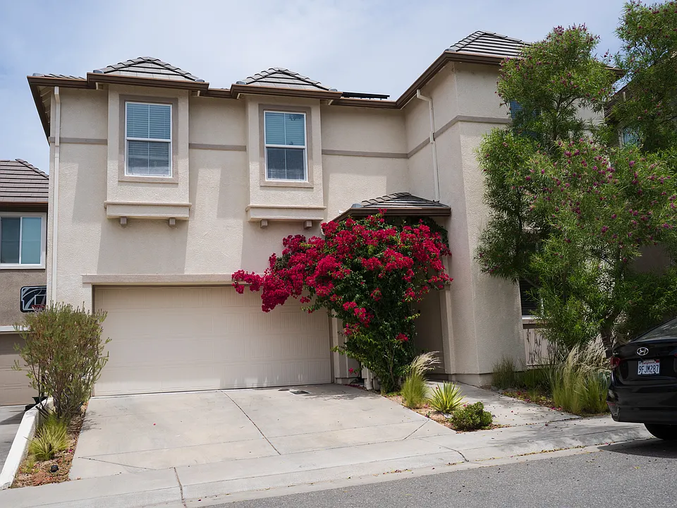 1038 Bridlewood Dr