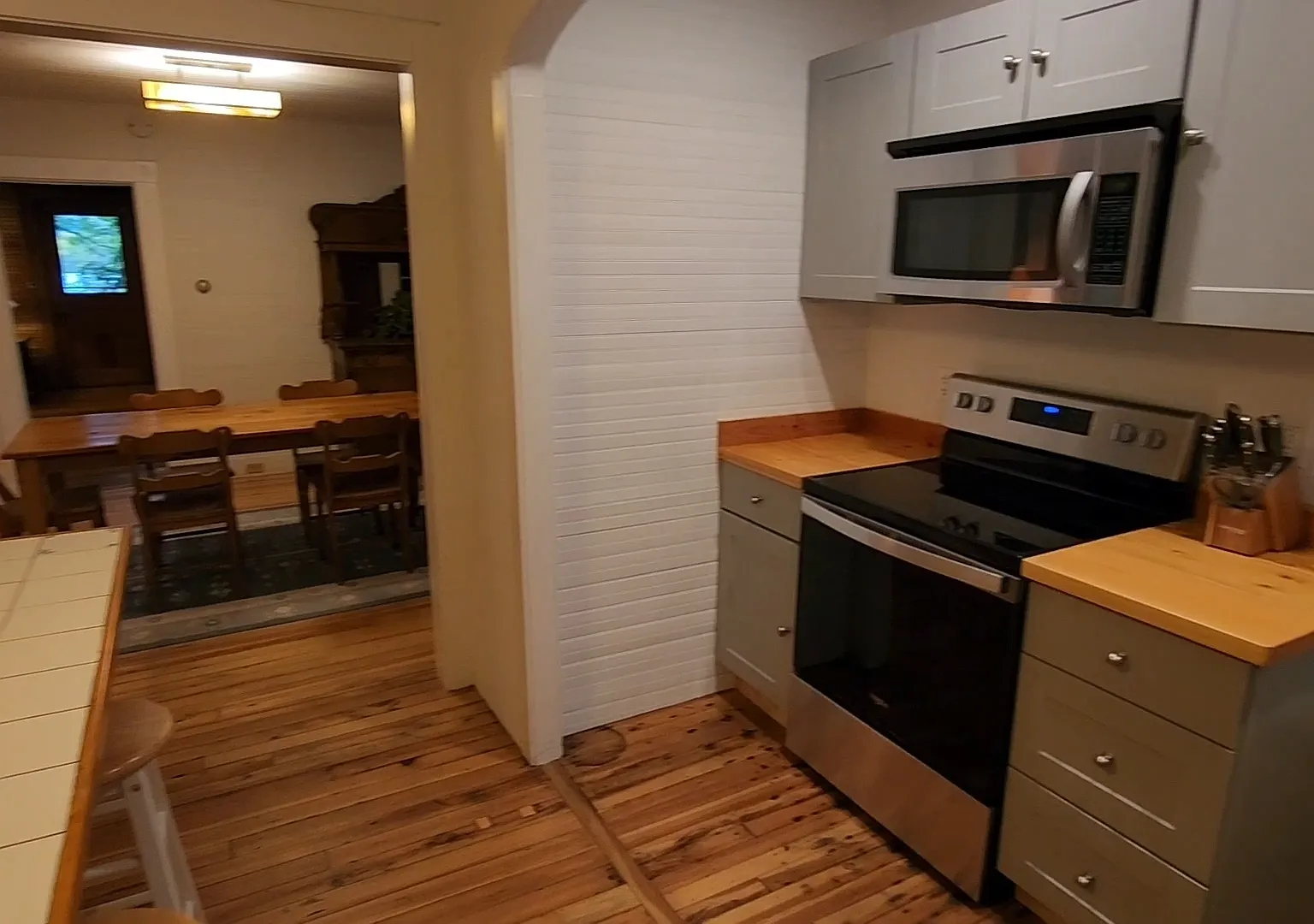 7 bed, 3.0 bath, 3144 sqft, $5,000 — Photo 4