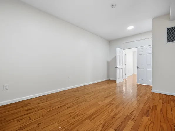 251 Patchen Avenue image 6 of 14