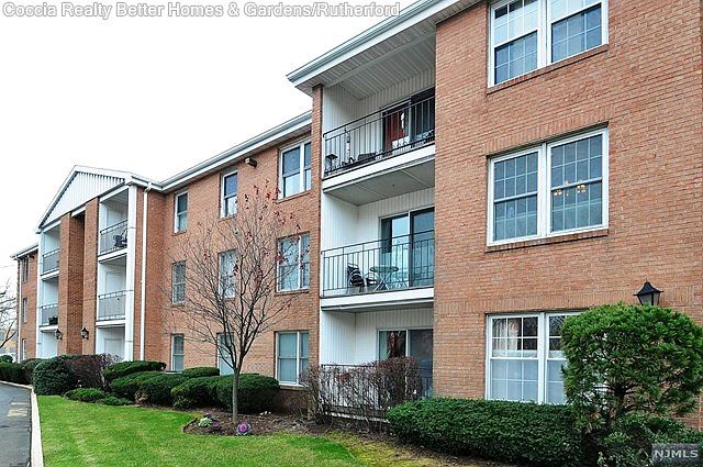 2nd image of 550 Cross St APT 2A