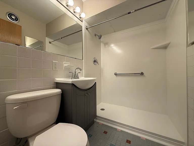 405 10th Ave N #203 — Photo 8