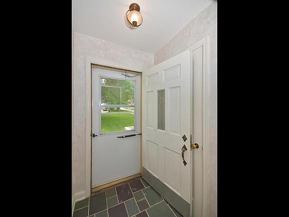 4th image of 7529 Fremont Ave S