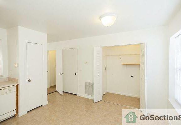 3rd image of 1607 Cypress E