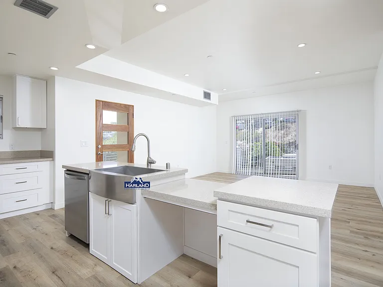 3333 Reynard Way #16 — Photo 2