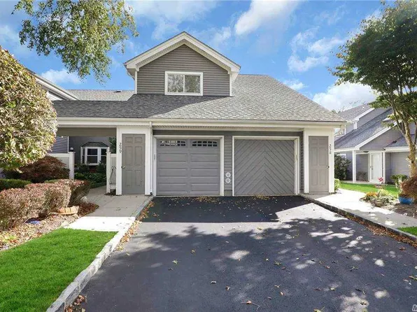 259 River Dr, Moriches, NY 11955