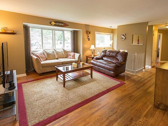 2nd image of 28870 Lynhaven Dr