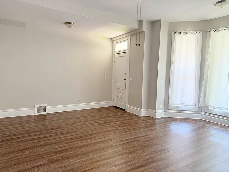 28 E Powell Ave #A — Photo 4