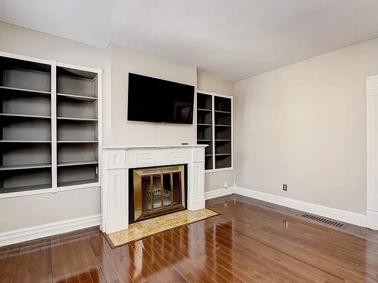 243 Jackson St — Photo 6