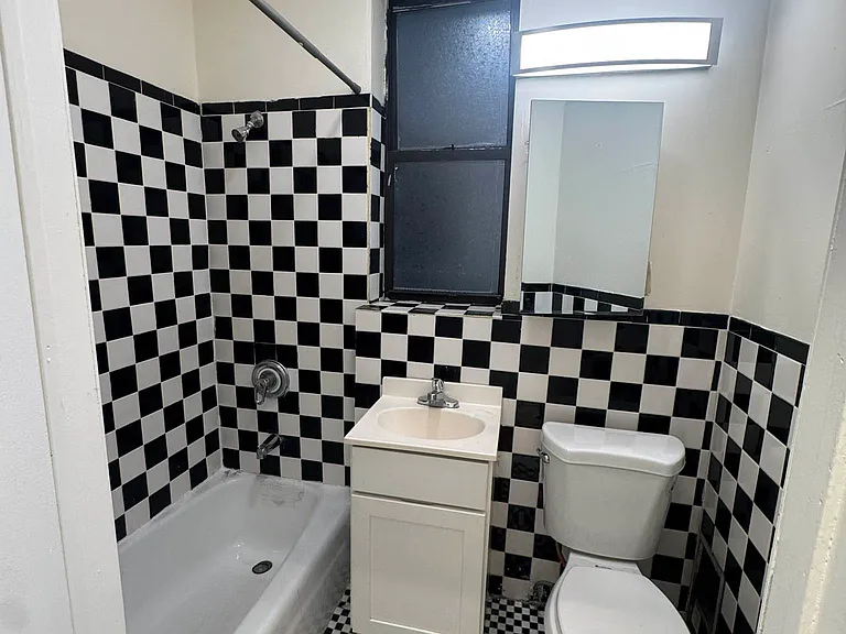 449 W 37th St #2FE — Photo 10