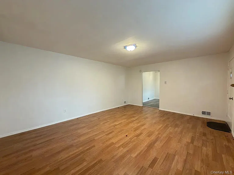 18 Bedford Ave #HOUSE — Photo 4