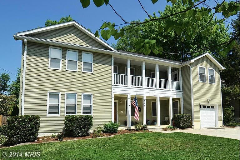1st image of 305 Pine St