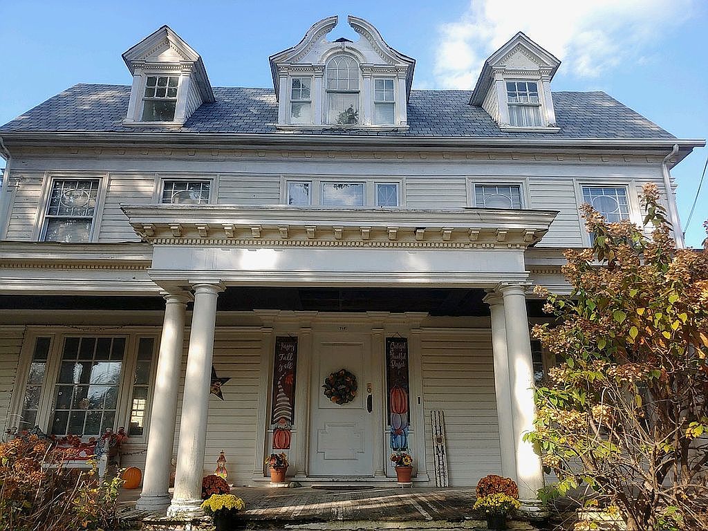 712 Thomas St, Stroudsburg, PA 18360 Zillow