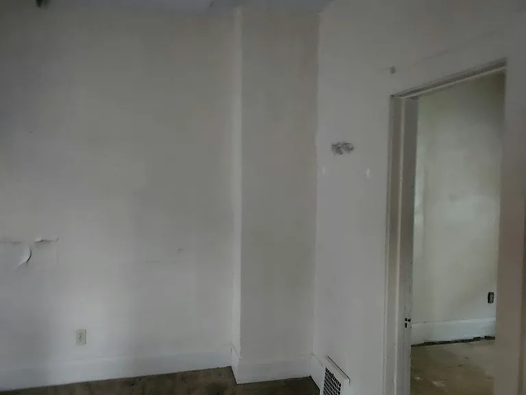 2453 Caledonia St — Photo 5
