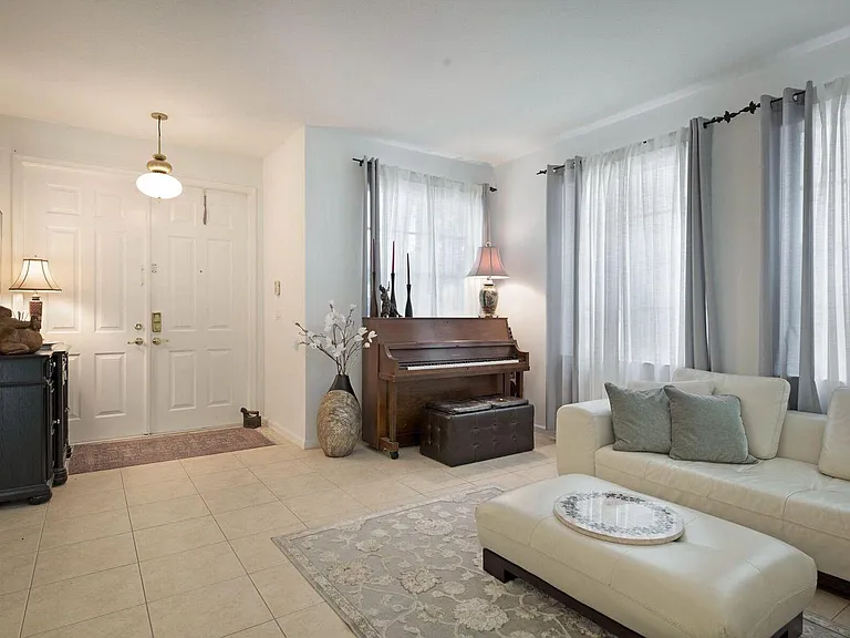 9061 Dupont Pl — Photo 6