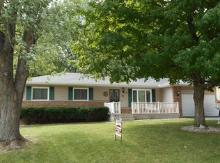 3 Michelle Dr, Warrensburg, IL 62573