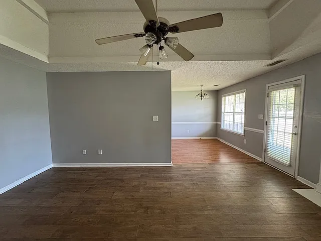 125 Hatchbend Ct — Photo 4