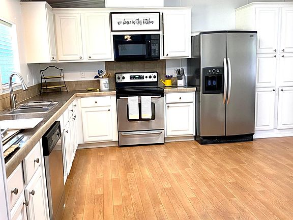 Kitchen - Very Large & Spacious with a ton of cabinet space!
