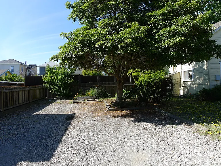 1609 Stuart St — Photo 9