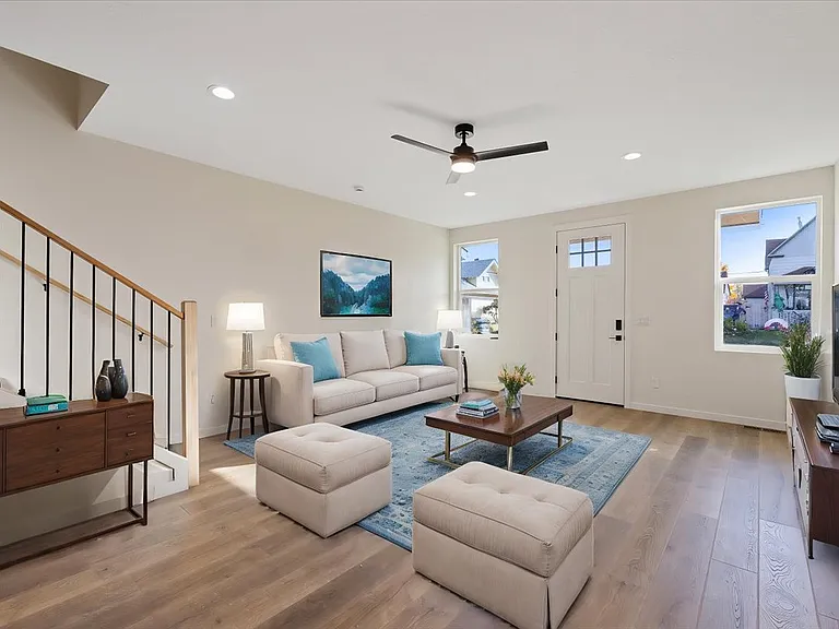 717 E Lacrosse Ave #1 — Photo 3