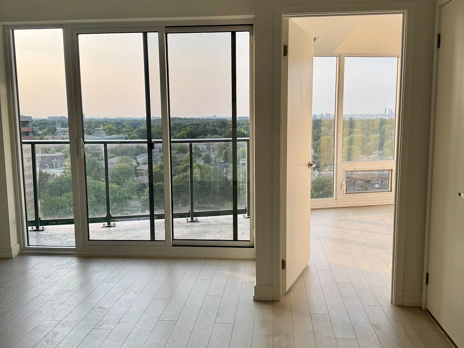 Notting Hill Condominiums — Photo 2